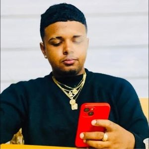 Meet your Posher, Carlos alejandro